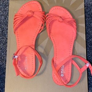 Old Navy sandals/ Woman’s size 7/ Slightly used/ Good condition